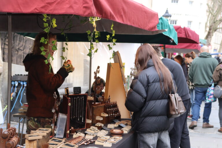 Shoppers by market using Hayes Parsons market traders insurance
